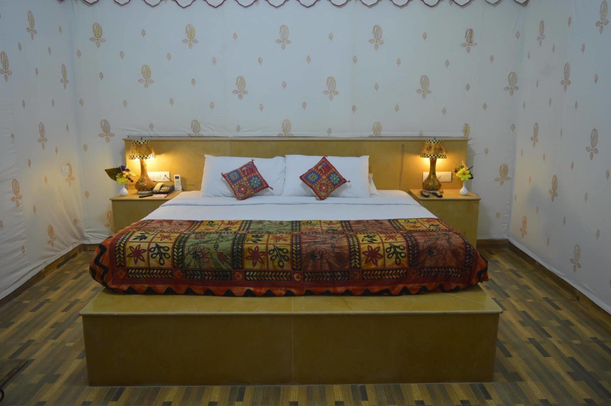 Chokhi Dhani - Desert Camp Resort Dzsaiszalmer Kültér fotó